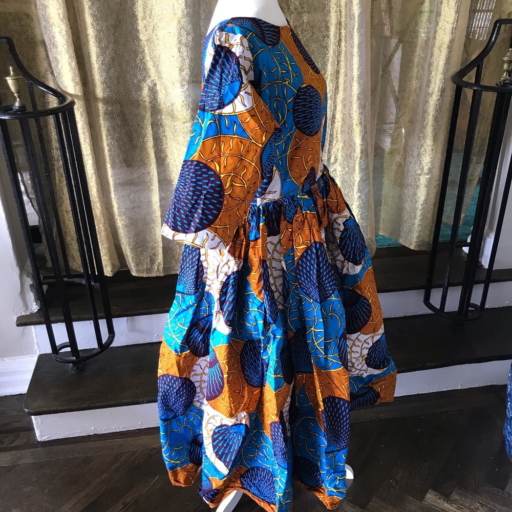 Beautiful Print dress with 3/4 pocket sleeves - Picture 3 of 8